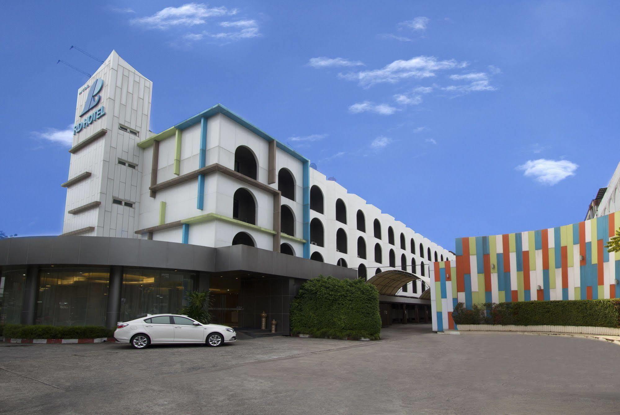 Hotel Papa Bangkok Siriraj Luaran gambar