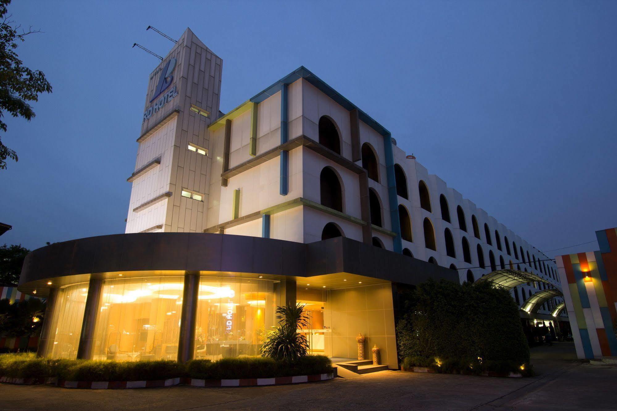 Hotel Papa Bangkok Siriraj Luaran gambar