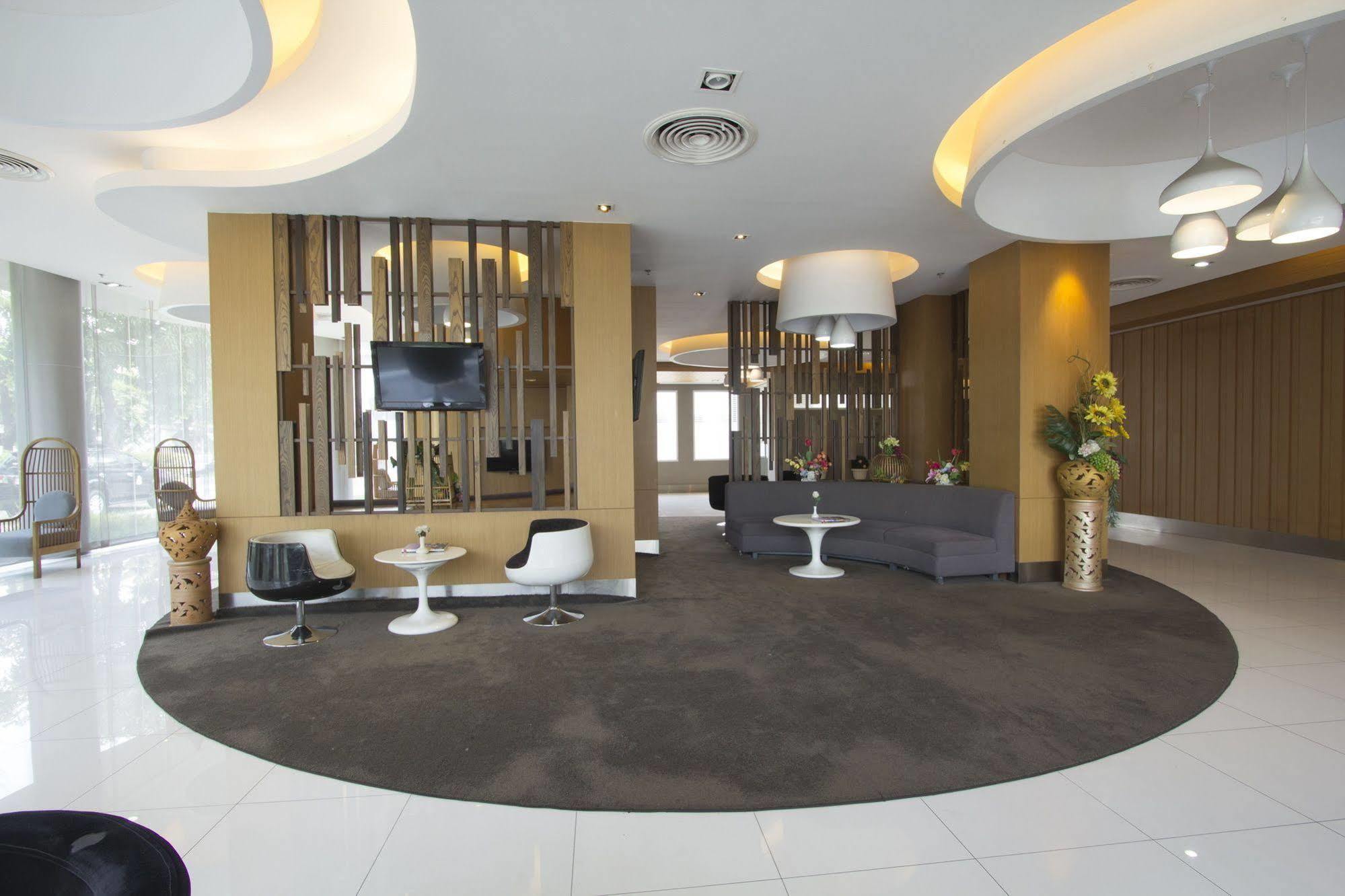 Hotel Papa Bangkok Siriraj Luaran gambar