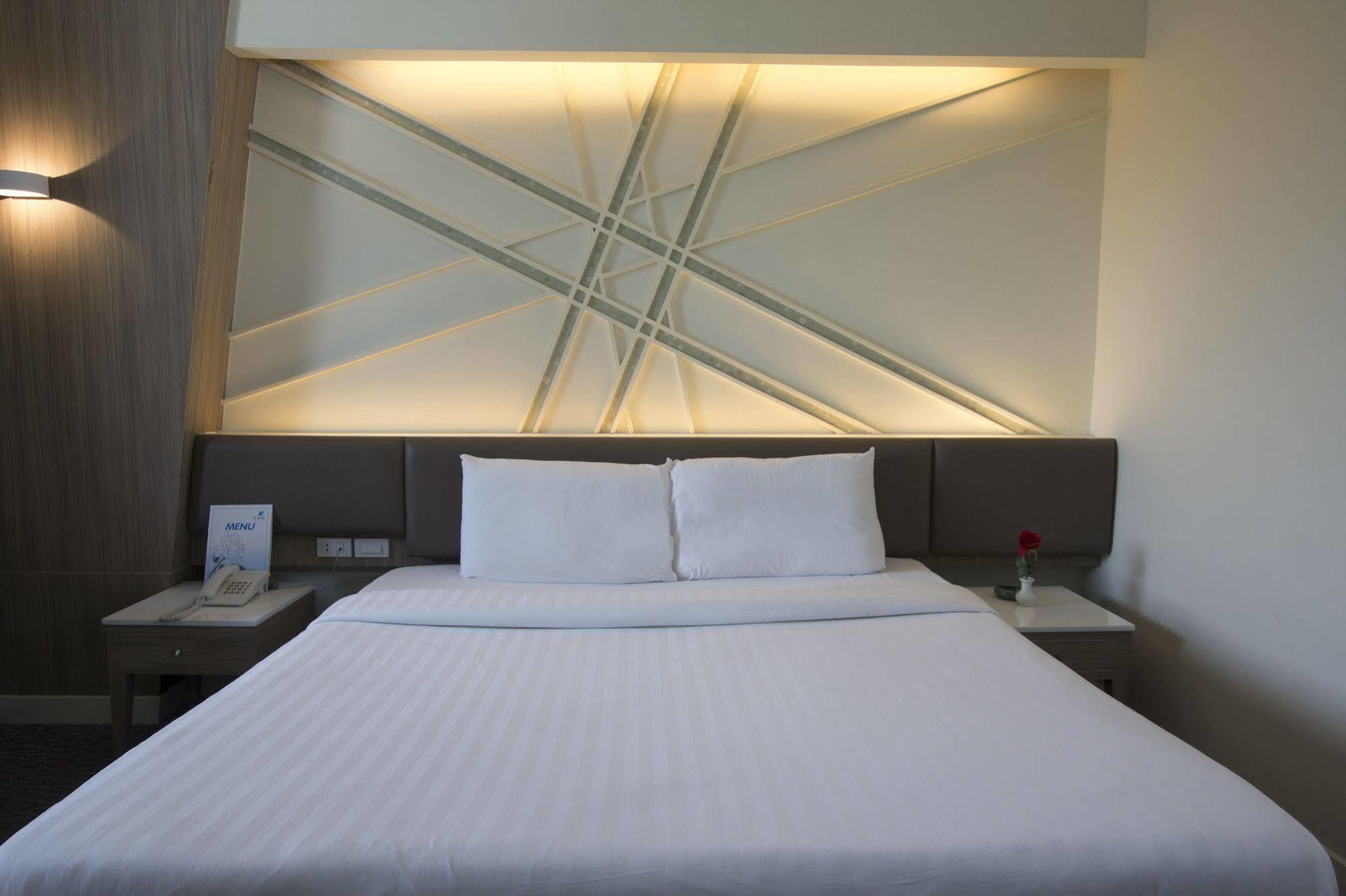 Hotel Papa Bangkok Siriraj Luaran gambar