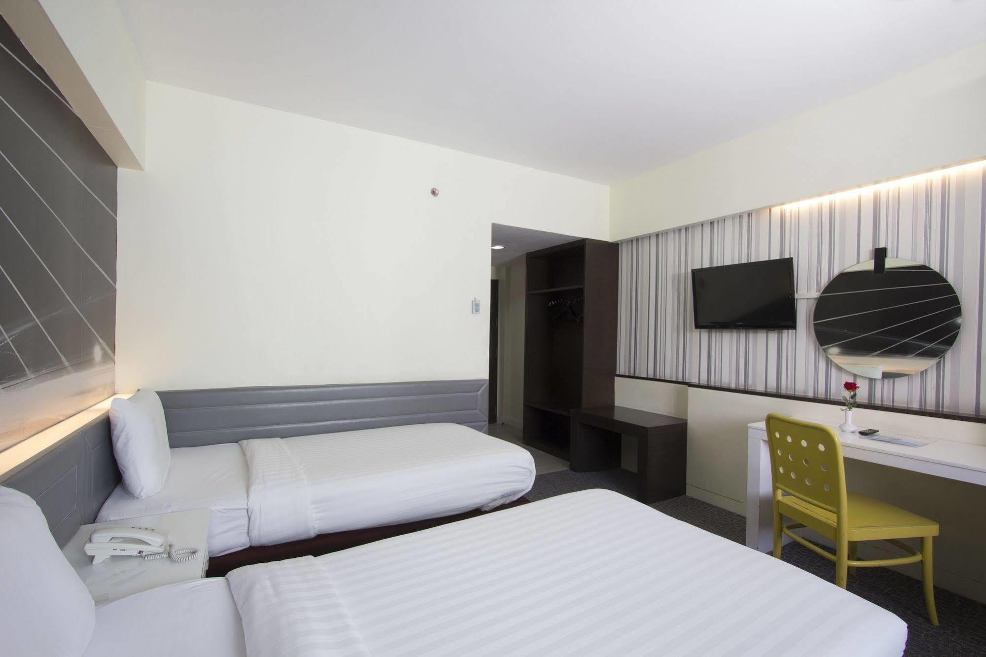 Hotel Papa Bangkok Siriraj Luaran gambar